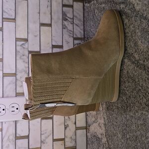 Universal Thread Tan Ankle Boots